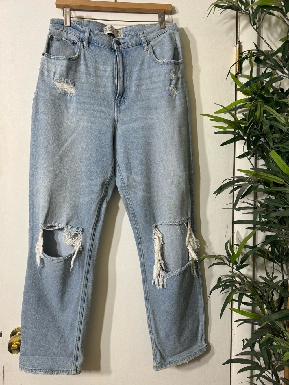 Abercrombie & fitch- Light Blue Distressed 90s straight ultra High-Rise Jeans